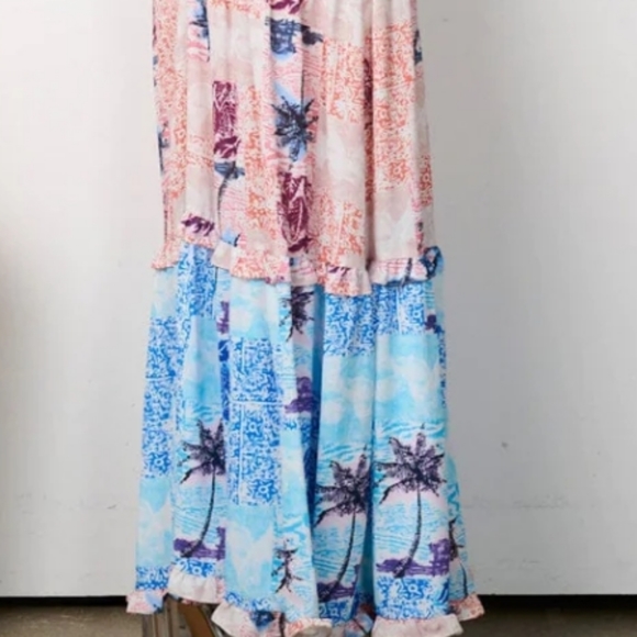 WOMEN'S SLEEVELESS V-NECK SMOCK FLORAL MAXI DRESS - Picture 2 of 12